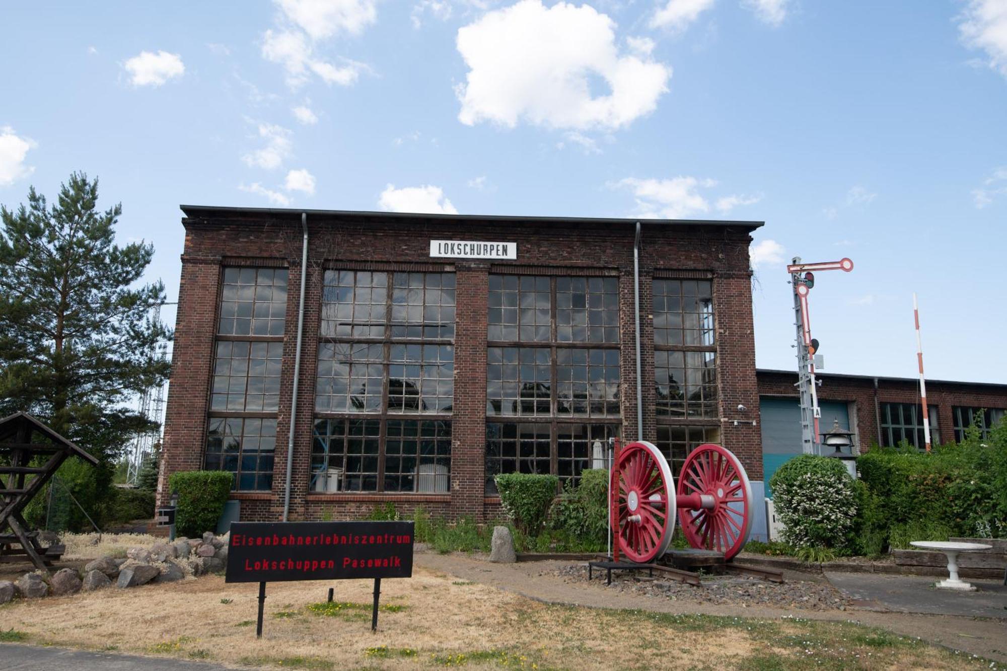 Lokschuppen Pasewalk- Gästehaus Lokschuppen Exterior foto